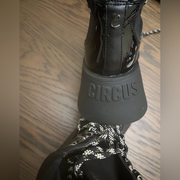 Gail Lace-Up Platform Boot. - Picture 5 of 5